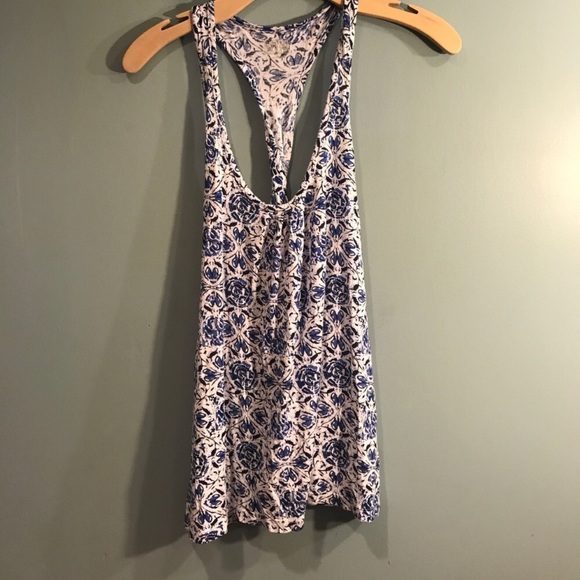 Converse Tops - ❤️ Nice tank ❤️ 10/$25